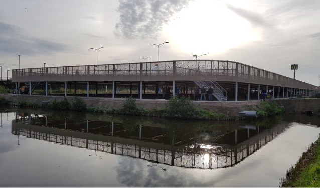 Het parkeerdek bij station Sassenheim is vanaf eind april gedeeltelijk afgesloten vanwege werkzaamheden. | Foto: pr.
