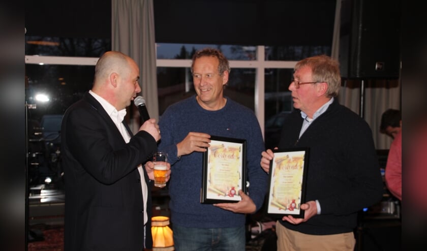 Voorzitter Rogier Hoeijmans met Bart Krol en Paul Jochemsz (r). | Foto: pr./Petra Dofferhoff
