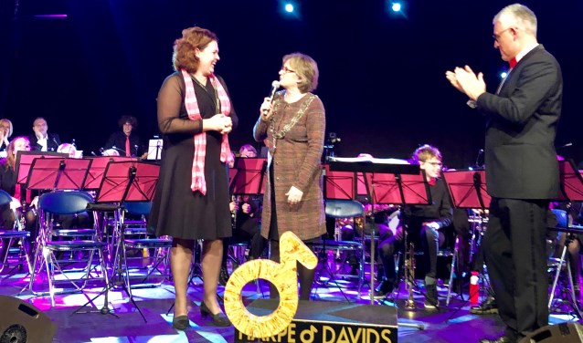 Luid applaus, ook van de presentator van de Maestroconcerten (en loco-burgemeester), Sjaak van den Berg. | Foto en tekst: Caroline Spaans