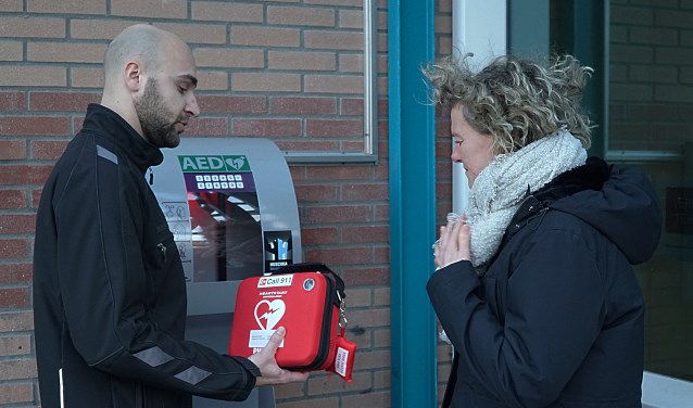 Aan de buitengevel van het Kwadrant is nu ook een AED te vinden. | Foto: Piet van Kampen