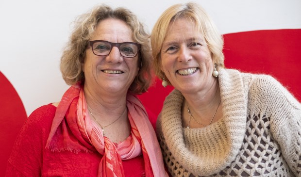 Seniorencoaches Ella Koning (rechts) en Gwendolyn van der Ven.