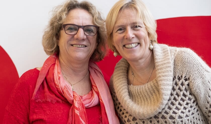 Seniorencoaches Ella Koning (rechts) en Gwendolyn van der Ven.