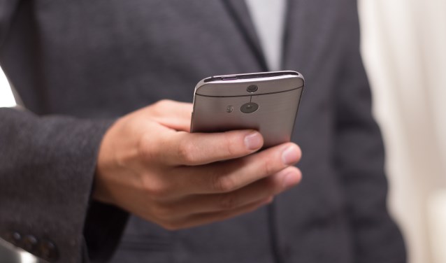 De broers zaten 3,5 uur per dag op hun smartphone.