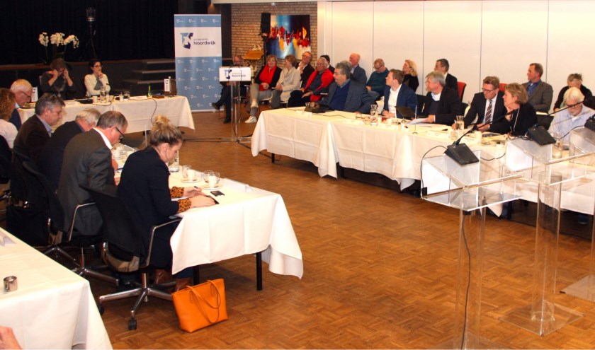 De eerste raadsvergadering, compleet met nieuwe werkwijze in De Duinpan. | Foto: WS