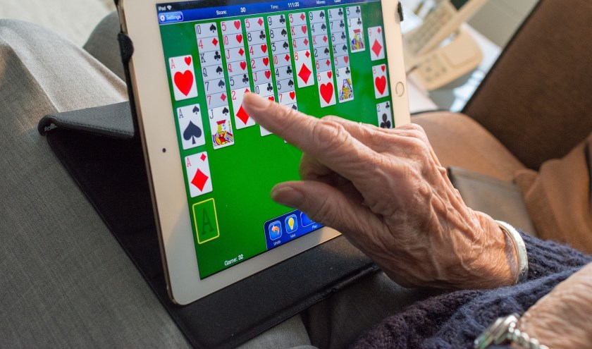 Aan de slag met een iPad? Seniorweb biedt een cursus in bibliotheken. | Foto: archief