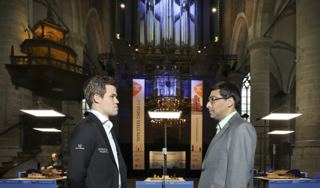 Anand en Carsen vlak voor hun wedstrijd.