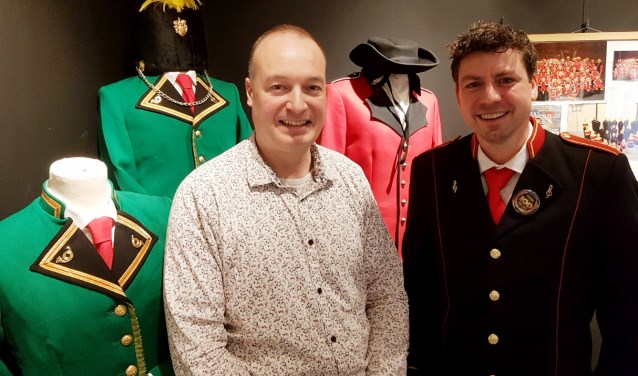 André van Noort en Marcel Floor bij de tentoonstelling over 100 jaar St. Cecilia.