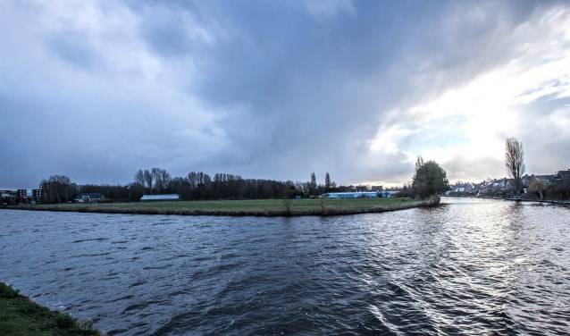 Het 'eiland' Kwakkelwei in Katwijk aan den Rijn, gezien vanuit Rijnsburg.