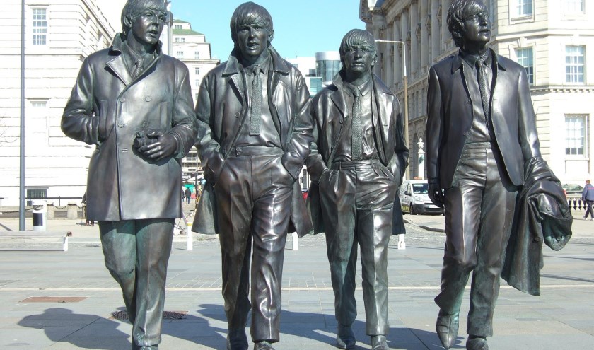 Deze vier heren, vereeuwigd in Liverpool, speelden 55 jaar geleden in Hillegom. Bij deze mijlpaal wordt stilgestaan door middel van een Beatlesdag. | Foto: Pixabay