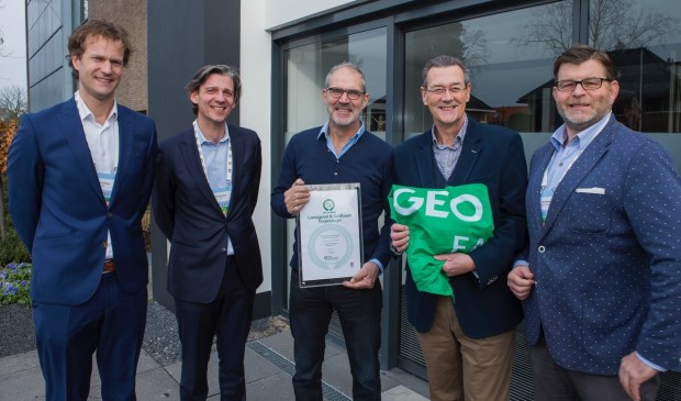 BUSSUM - GEO certificaat voor Landgoed en Golfbaan Tespelduyn. Niels Dokkuma (NGF) , Richard Kooloos (NGF bestuurslid), Peter Duivenvoorde. Nationaal Golf Congres & Beurs. COPYRIGHT KOEN SUYK
