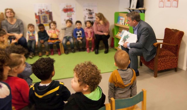 De foto is ietwat wazig gemaakt in verband met de privacy van de peuters.