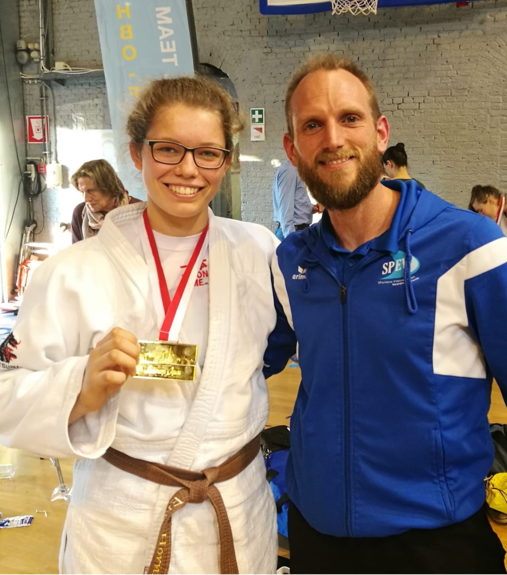 Eva Hornsveld is de beste in haar categorie. Trainer Johan Zagers is trots op zijn pupil.