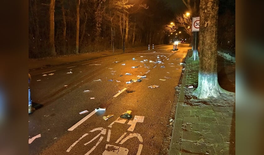 'Doe het oude papier in tassen of dozen, dan waait het niet weg.'