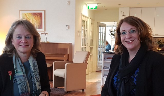Lies Spruit (links) en Carla Breuer bezochten Adamas Inloophuis voor een nadere kennismaking.