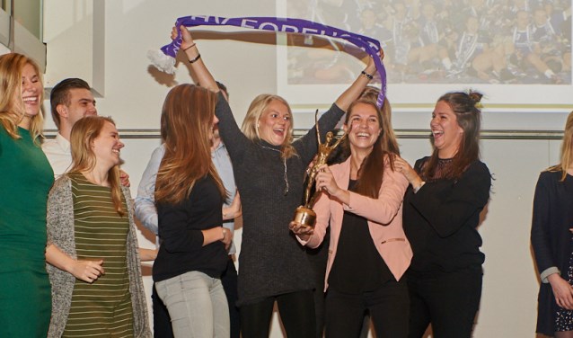 De handbalsters van Foreholte wonnen vorig jaar de Teylingen Sportprijs 2017. | Foto: pr./René van Dam