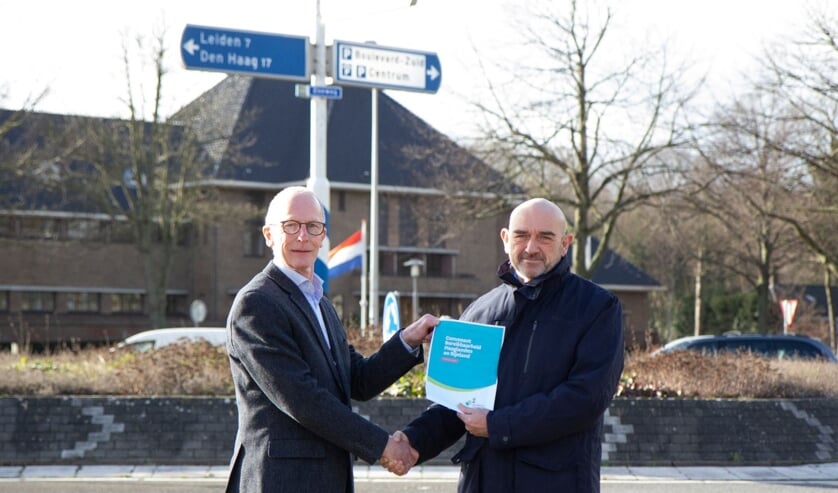 Jan Breugem (mobiliteitsmakelaar Bereikbaar Haaglanden en Rijnland), Rien Nagtegaal. | Foto: Keya Hovens