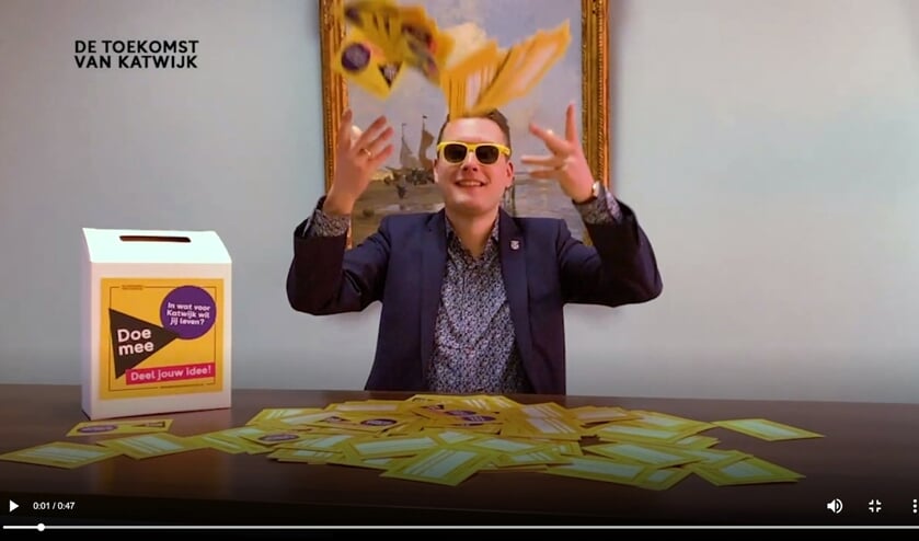Wethouder Van Helden met de vele ideeën voor de toekomst. Het filmpje is te zien op www.detoekomstvankatwijk.nl | Foto: pr