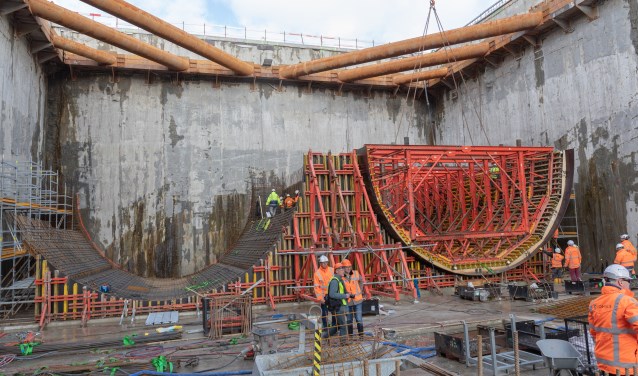 De boor van de tunnel start aan de linkerkant.