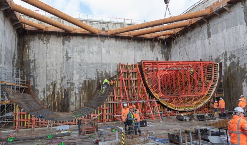 De boor van de tunnel start aan de linkerkant.