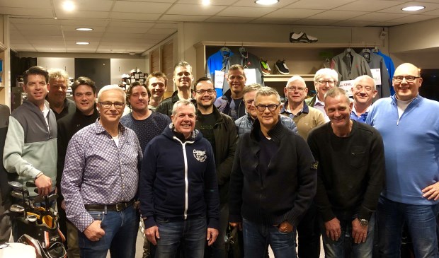 V.l.n.r. Floris van Dam, Paul Nederstigt, Rolf Duindam, Harry Graman, Maarten Benschop, Willem Kralt, Jaap van Duivenbode, Ken Koehler, Barry van Dam, Mark Voss, Nico Geerlings, Roel van Iersel, Sjaak Geerlings, Bert Pilaszek, Peter Tetteroo, Peter Engels en John van der Tol.