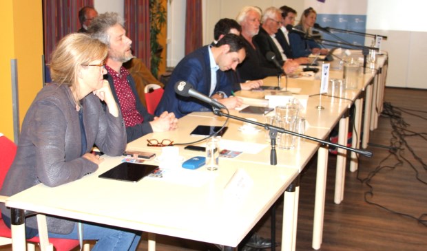 Van een ronde tafel is bij de rondtafelgesprekken bepaald geen sprake. | Foto: WS
