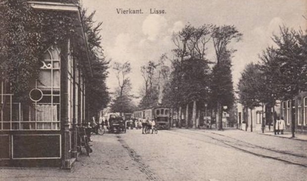 Oude ansichtkaart van het Vierkant in Lisse.
