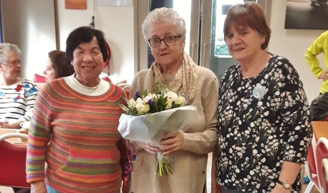 Ria Oudshoorn (midden) met opvolgers Ria Briër en Bonaria Rooijakkers.