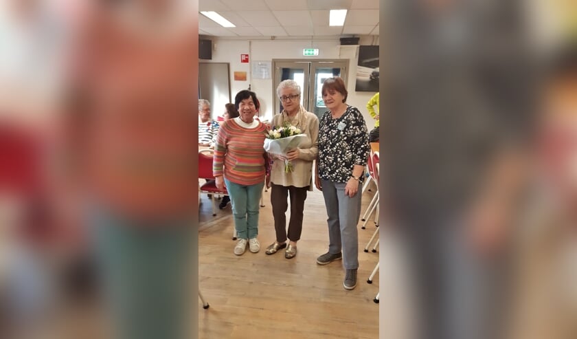 Ria Oudshoorn (midden) met opvolgers Ria Briër en Bonaria Rooijakkers.