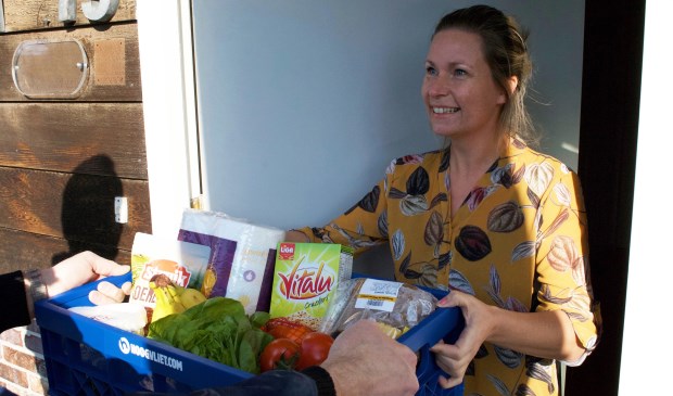 Misschien haalde je de online bestelde boodschappen al op bij Hoogvliet, vanaf maandag bezorgt de formule ook aan huis in Lisse.