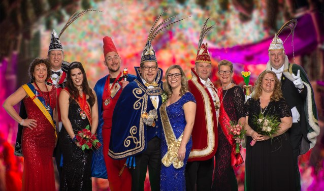 Groepsfoto van alle prinsenparen van de nieuwe gemeente Noordwijk. | Foto: Steven Bemelman.