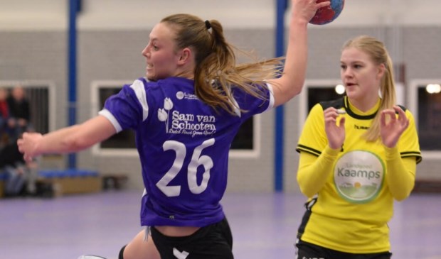 Merel van Drueten in de aanval.