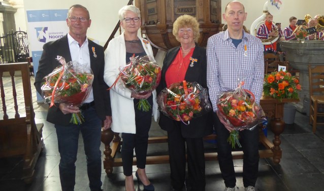 De vier gedecoreerden uit NWhout en De Zilk, vlnr: Rene Geljon (DZ), Corrie de Bruin (NWH), Ineke van Zelst (DZ) en Gerard Dobbe. | Foto: Ina Blaauw