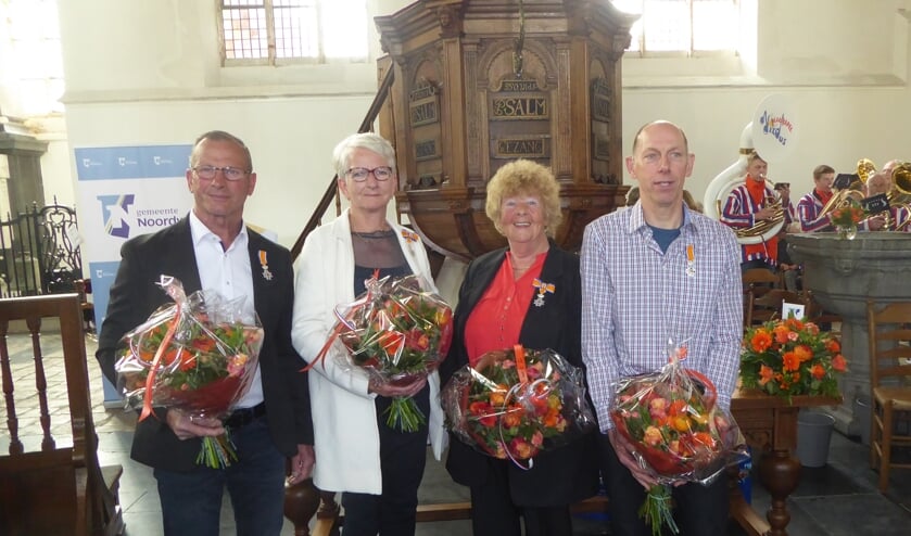 De vier gedecoreerden uit NWhout en De Zilk, vlnr: Rene Geljon (DZ), Corrie de Bruin (NWH), Ineke van Zelst (DZ) en Gerard Dobbe. | Foto: Ina Blaauw
