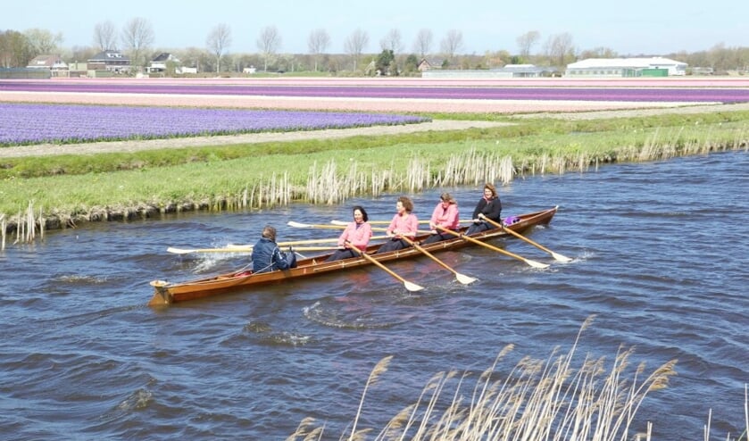 Je kunt wandelen en fietsen langs de bollen, maar ook roeien!