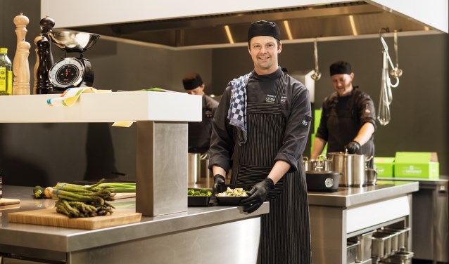 Chef Johan van Marle in de keuken. | Foto: pr.