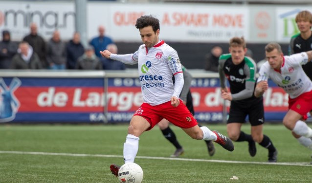 Thomas Reynaers voor zijn strafschop. | Foto: OrangePictures