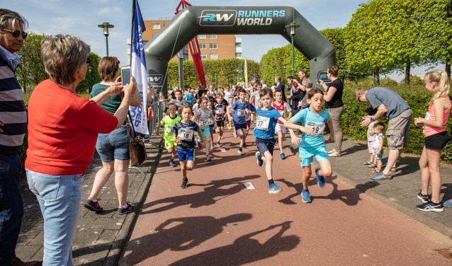 Op Tweede Paasdag vond traditiegetrouw de PaasHaaswijkloop plaats, met als start- en eindpunt het Mien Ruyspark. | Foto Wil van Elk
