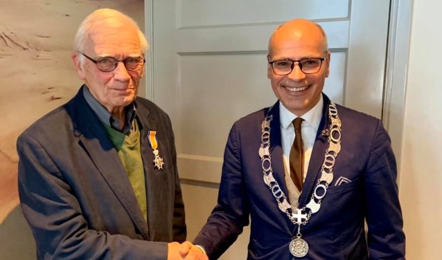 'Peter van Helsdingen stond in zijn leven altijd klaar voor raad. En is bovendien een aimabel mens', aldus burgemeester Jaensch.