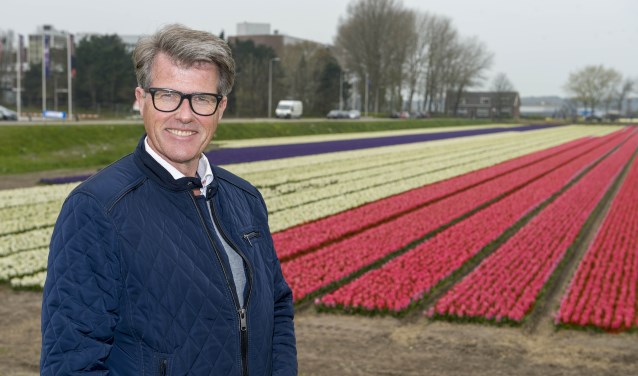 Corso-voorzitter Willem Heemskerk is trots dat Dirk Kuijt dit jaar het Bloemencorso van de Bollenstreek opent. | Foto: Willem Krol