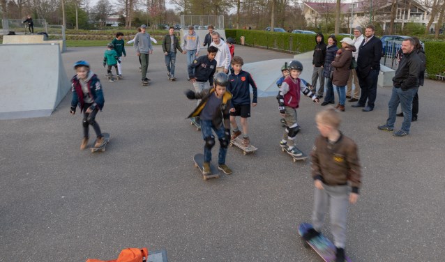 Skateboarders aan de Hofbrouckerlaan kwamen enthousiast voorbij. | Foto wil van Elk