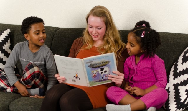Voorlezen aan kinderen die moeite hebben met taal: het is leuk en leerzaam.