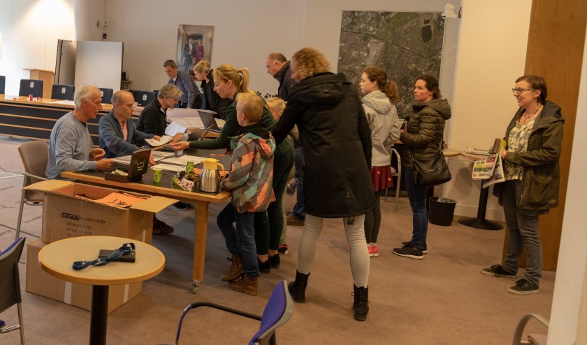 Op woensdag 17 april konden de plaatsnummer worden opgehaald voor de vrijmarkt.