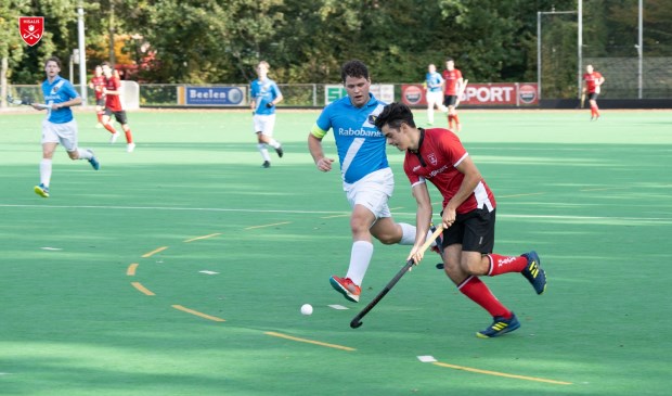Deniz de Jong in actie tegen Hoorn.