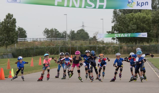 Jeugdwedstrijden op de Leiderdorpse 400 meter asfaltbaan.