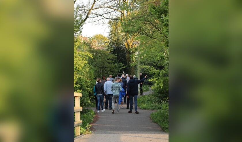 Houtduif, turkse tortel, holenduif, de pimpelmees, merel, koolmees, groenling, ekster, gaai, kauw, halsbandparkiet en de boomkruiper. De vogelrijkdom in het bosplantsoen aan het Heelblaadjespad is groot.