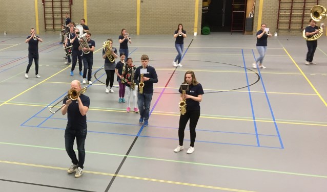St. Cecilia oefent de choreografie voor tijdens de jubileumshow. | Foto: pr.