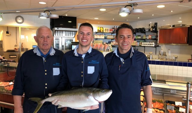 Van links naar rechts Opa Leen, Jorg en Patrick Kuyper. Drie generaties visspecialisten.