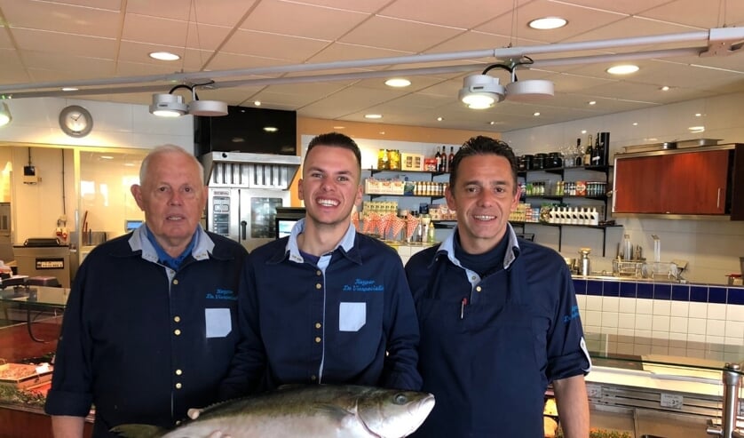 Van links naar rechts Opa Leen, Jorg en Patrick Kuyper. Drie generaties visspecialisten.