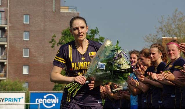 Na de erewissel waren bij veel teamgenoten en coaches tranen te zien.