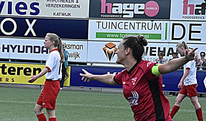 Ramona van der Harst juicht na haar fraaie treffer. | Foto: PR